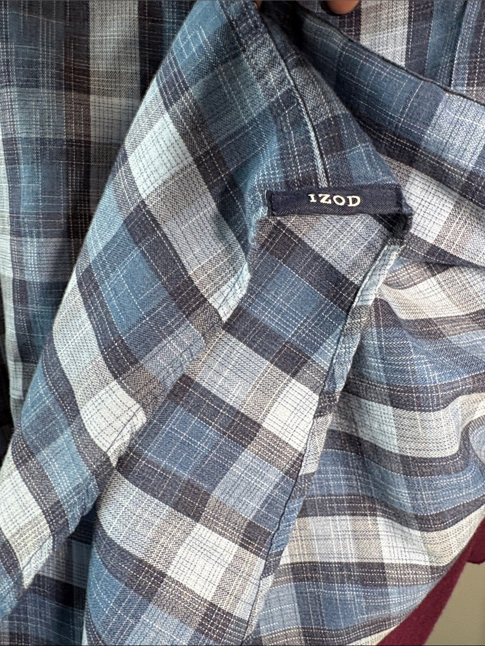 Izod Men's Short-Sleeve Plaid Button-Down Shirt in Blue and White - Picture 7 of 8